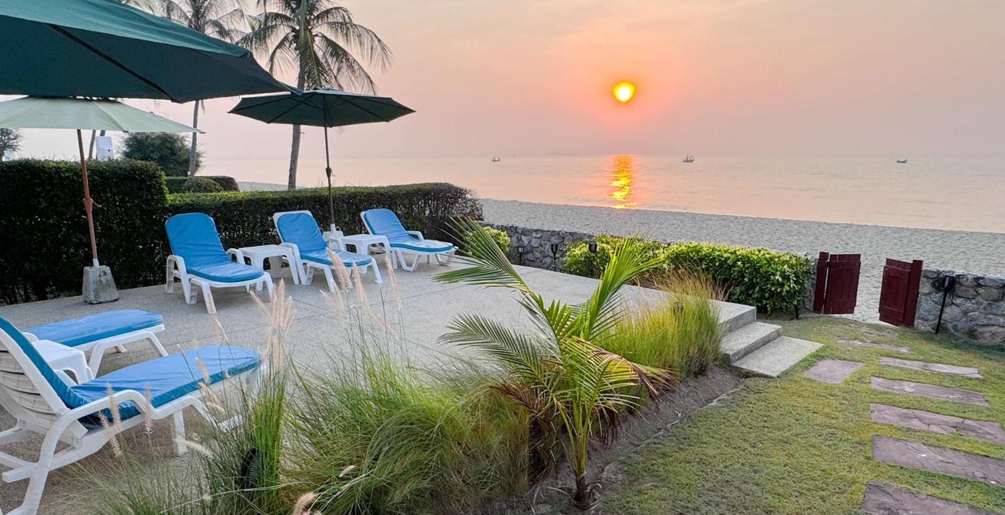 Absolute Beachfront Villa Ban Huai Yang Exterior photo